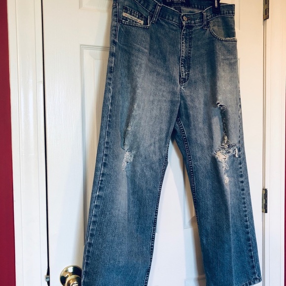 U.S. Polo Jeans Medium Wash Distressed - Picture 2 of 8